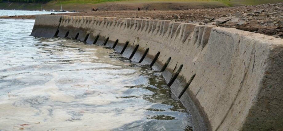 Edersee-Pegel sinkt weiter – Staumauermodell taucht auf