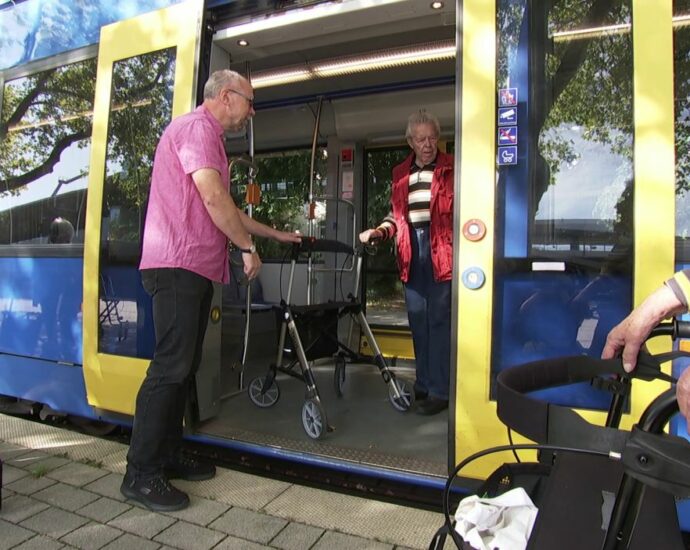 KVG-Training: Mit Rollator und Rollstuhl sicher in Bus und Bahn