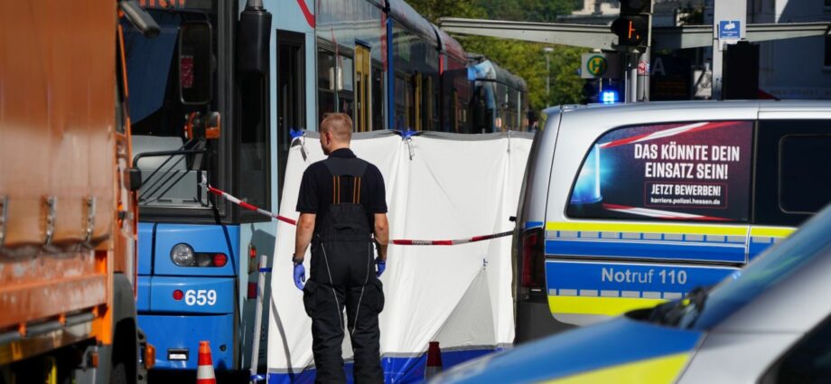 Ermittlungen nach tödlichem Straßenbahnunfall in Kassel dauern an Ermittlungen nach tödlichem Straßenbahnunfall in Kassel dauern an