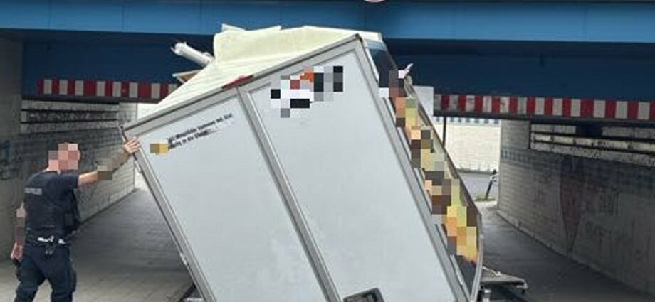 80 Zentimeter – Bahnunterführung in Offenbach wird Transporter zum Verhängnis