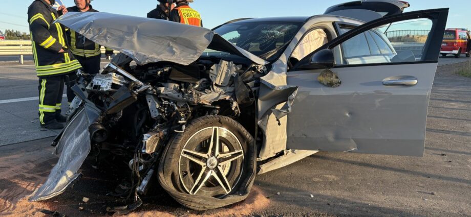 100.000 Euro Schaden nach Unfall auf A49 100.000 Euro Schaden nach Unfall auf A49