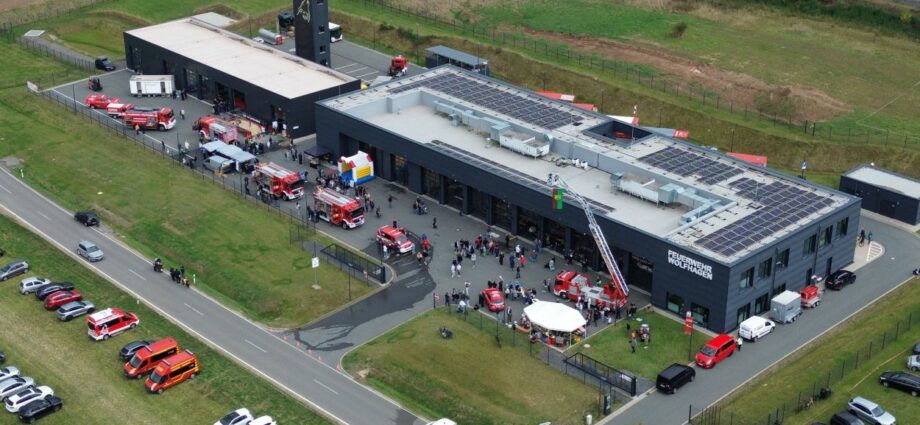 Feuerwehr Wolfhagen lud zum Tag der offenen Tür ein Feuerwehr Wolfhagen lud zum Tag der offenen Tür ein