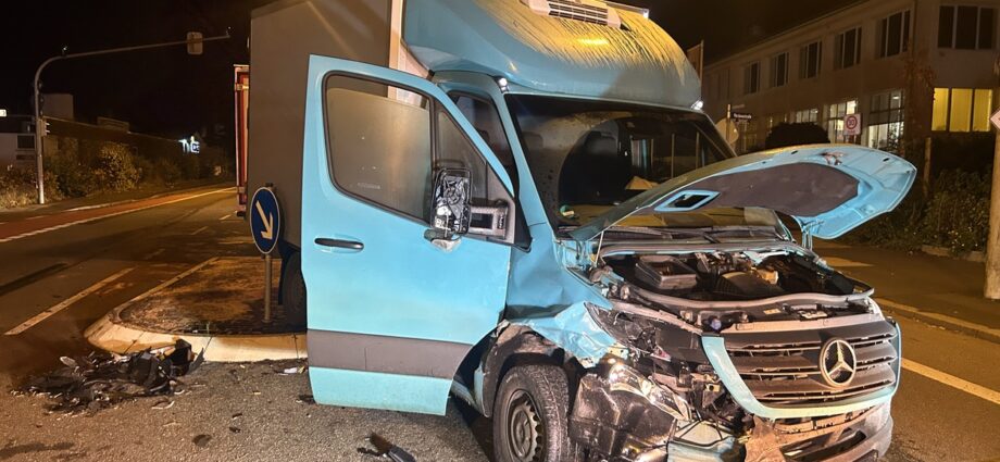 Fahrer flüchtet nach Unfall in Kassel – Polizei sucht Zeugen Fahrer flüchtet nach Unfall in Kassel – Polizei sucht Zeugen