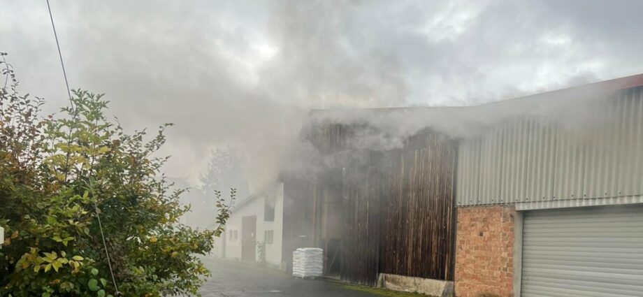 Scheune brannte in Meimbressen – Feuerwehr konnte schlimmeres verhindern