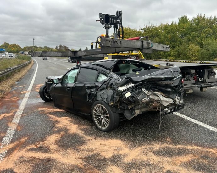 Alleinunfall auf der A7 bei Kassel sorgt für Verkehrsbehinderungen Alleinunfall auf der A7 bei Kassel sorgt für Verkehrsbehinderungen