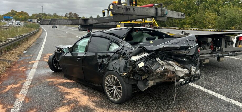Alleinunfall auf der A7 bei Kassel sorgt für Verkehrsbehinderungen