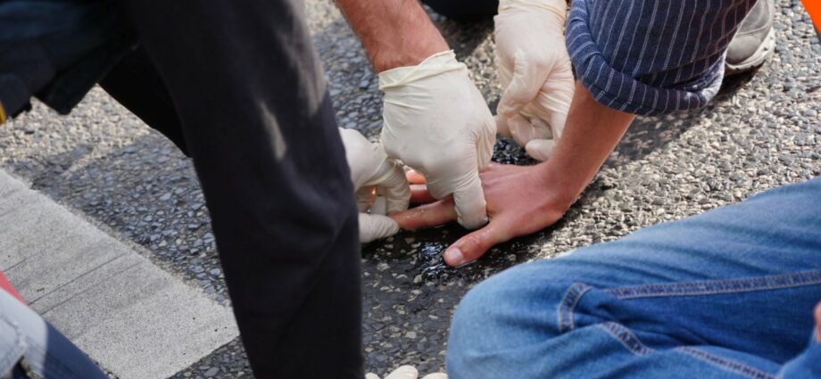 Klebe-Blockade vor Rüstungsfirma in Kassel – Vier Personen festgenommen
