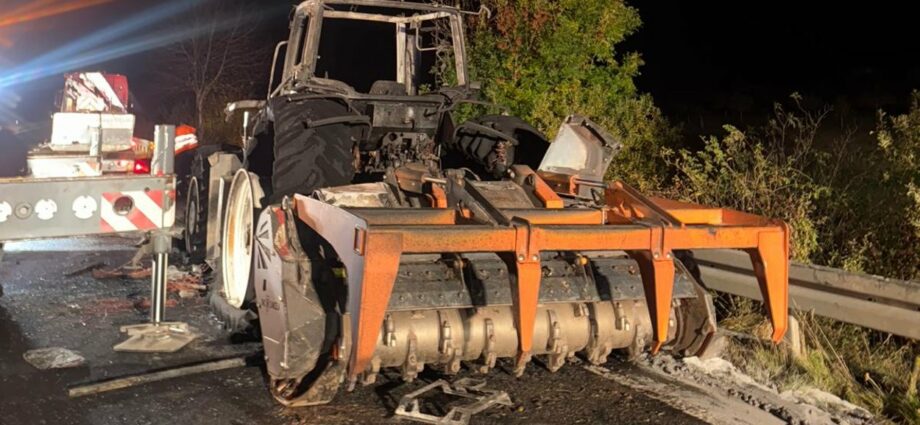 Aufwendige Bergung nach Traktor-Brand auf B253 nahe Bad Wildungen Aufwendige Bergung nach Traktor-Brand auf B253 nahe Bad Wildungen