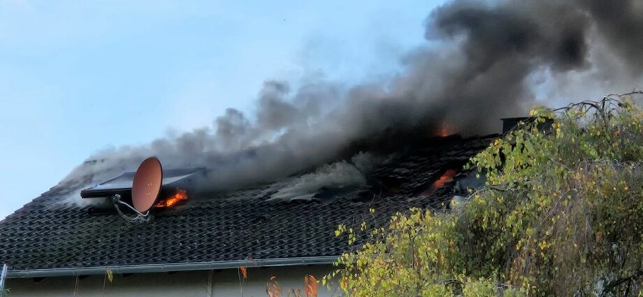Dachstuhlbrand in Wolfhagen – Keine Verletzten Dachstuhlbrand in Wolfhagen – Keine Verletzten