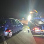 Alleinunfall auf der A49 bei Schwalmstadt: Fahrzeug prallt in Leitplanke – Autobahn voll gesperrt