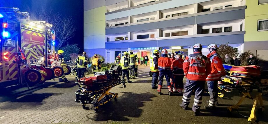 Hochhausbrand: Brand im 15. Stock löst Großeinsatz in Südhessen aus Hochhausbrand: Brand im 15. Stock löst Großeinsatz in Südhessen aus