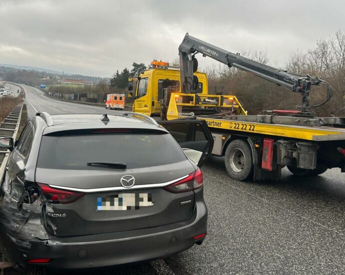 Zwei Verletzte bei schwerem Unfall auf A7 bei Kassel – Vollsperrung am Samstagmorgen