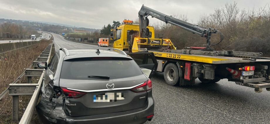 Zwei Verletzte bei schwerem Unfall auf A7 bei Kassel – Vollsperrung am Samstagmorgen Zwei Verletzte bei schwerem Unfall auf A7 bei Kassel – Vollsperrung am Samstagmorgen
