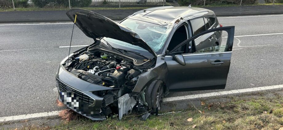 Medizinischer Notfall führt zu Unfall auf der B83 bei Altmorschen – Feuerwehr im Einsatz Medizinischer Notfall führt zu Unfall auf der B83 bei Altmorschen – Feuerwehr im Einsatz