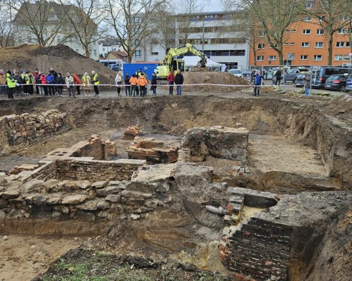 KS: Blick in die Vergangenheit: Archäologische Funde am Georg-Stock-Platz KS: Blick in die Vergangenheit: Archäologische Funde am Georg-Stock-Platz