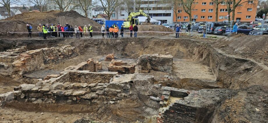 KS: Blick in die Vergangenheit: Archäologische Funde am Georg-Stock-Platz