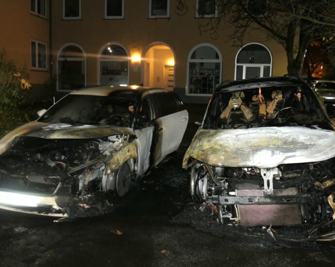 KS: Zwei PKW in Brand gesetzt – Ermittlungen laufen
