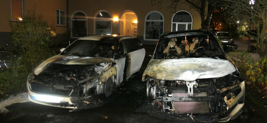 KS: Zwei PKW in Brand gesetzt – Ermittlungen laufen