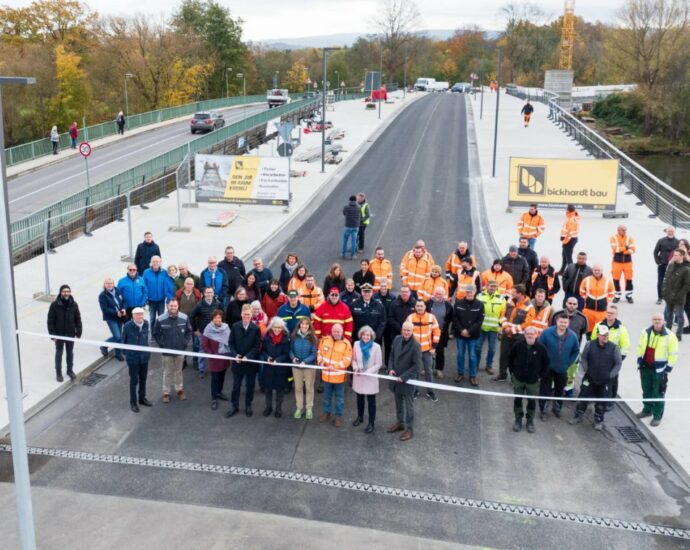 KS: Neue Damaschkebrücke und Kreisverkehr freigegeben KS: Neue Damaschkebrücke und Kreisverkehr freigegeben