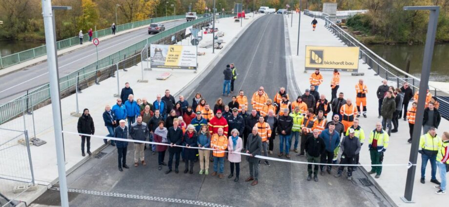 KS: Neue Damaschkebrücke und Kreisverkehr freigegeben KS: Neue Damaschkebrücke und Kreisverkehr freigegeben
