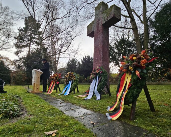 Volkstrauertag erinnert an die Opfer von Krieg und Gewalt Volkstrauertag erinnert an die Opfer von Krieg und Gewalt