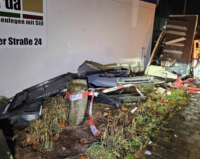 Fünf Snackautomaten im Landkreis Kassel gesprengt – Polizei sucht Zeugen Fünf Snackautomaten im Landkreis Kassel gesprengt – Polizei sucht Zeugen