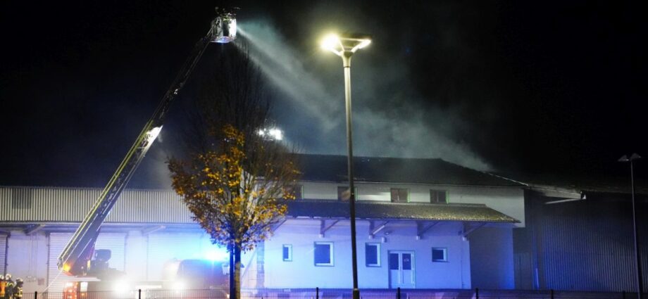 Brand in einer Lagerhalle in Volkmarsen Brand in einer Lagerhalle in Volkmarsen