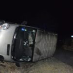 Heli: PKW überschlägt sich nach Reifenplatzer – Fahrer verletzt