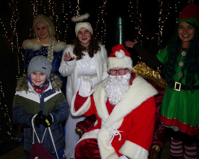 Ahnatal: Nikolaus empfing Hunderte Kinder am Weihnachtshaus Ahnatal: Nikolaus empfing Hunderte Kinder am Weihnachtshaus