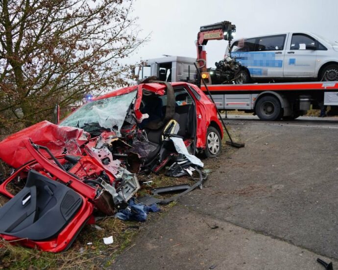 Tödlicher Verkehrsunfall auf L3215 bei Balhorn – Zeugen gesucht