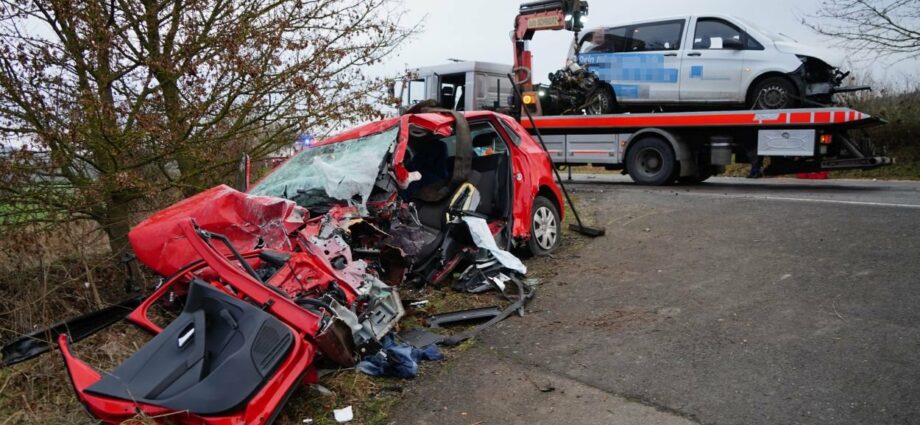 Tödlicher Verkehrsunfall auf L3215 bei Balhorn – Zeugen gesucht