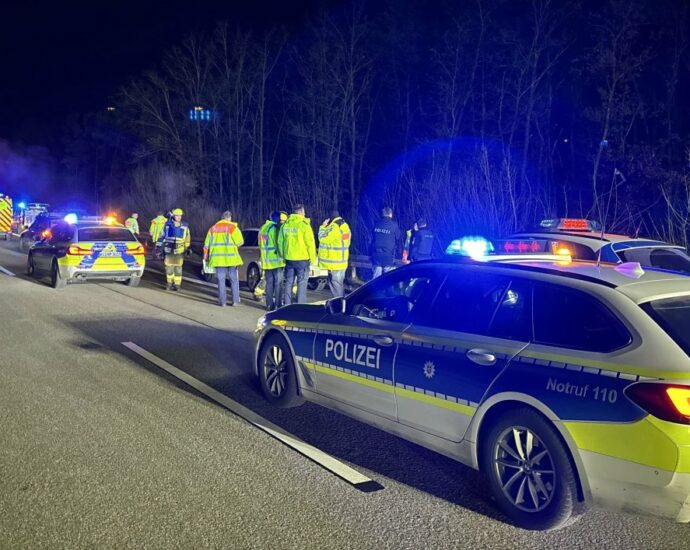 Drogenverdacht, Flucht, Unfall – Polizei stoppt 20-Jährigen auf A45 ohne Führerschein