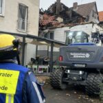 ESW: Vermutlich fahrlässige Ursache für Dachstuhlbrand im Alten Steinweg – THW im Einsatz