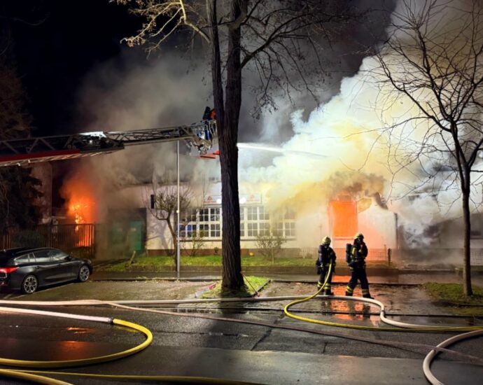 Gaststätte im Grünen Weg in Kassel brennt vollständig aus