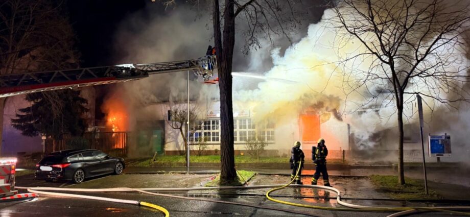 Gaststätte im Grünen Weg in Kassel brennt vollständig aus