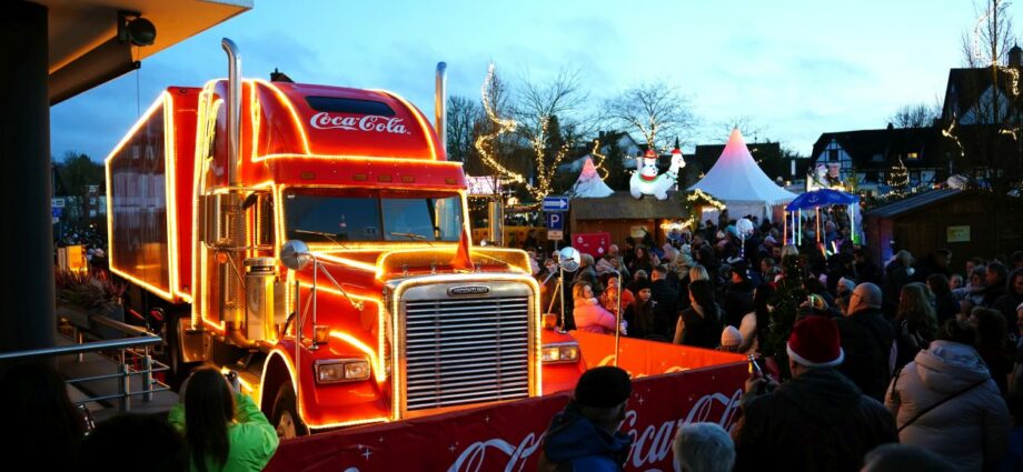 Coca-Cola-Weihnachtstruck sorgte für Besucheransturm in Korbach Coca-Cola-Weihnachtstruck sorgte für Besucheransturm in Korbach