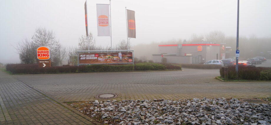 Wolfhagen: Raubüberfall auf Schnellrestaurant an der A44 Wolfhagen: Raubüberfall auf Schnellrestaurant an der A44