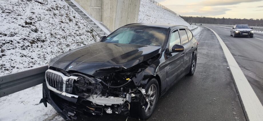 Schlechte Straßenverhältnisse: Pkw verunglückt auf der A49 bei Homberg (Ohm)