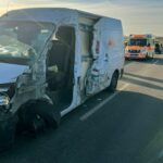 B7: Schwerer Unfall auf der Ortsumgebung Calden – Transporter streift LKW