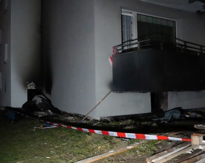 Keller-, Tiefgaragen- und Dachstuhlbrand: Unruhige Silvesternacht in Kassel