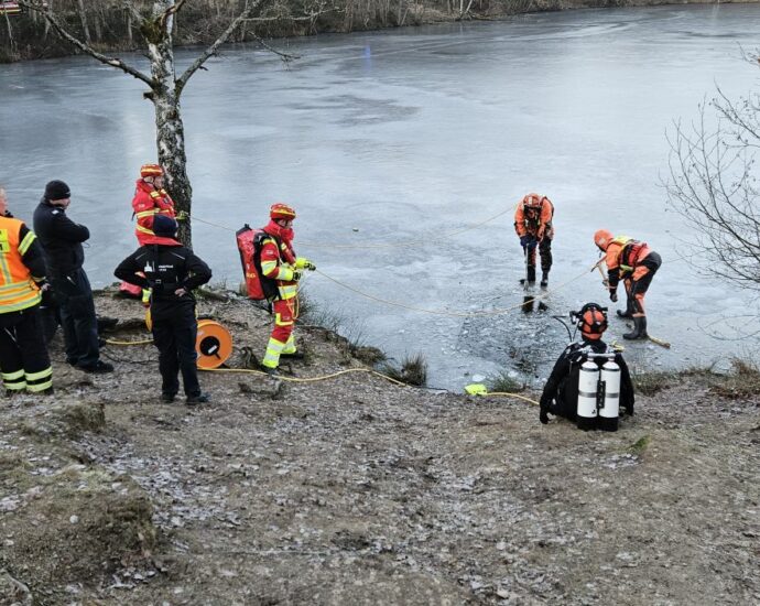 Eisloch und Badeutensilien am Stellbergsee: Großeinsatz mit Unterwasserdrohne