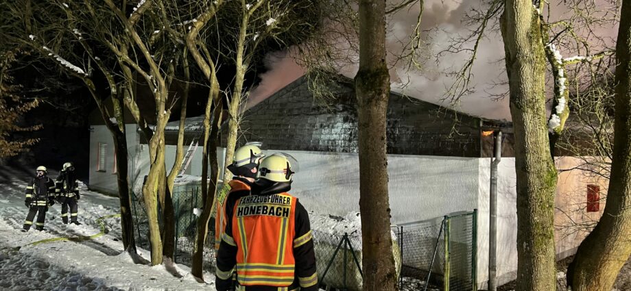 Vollbrand der Mehrzweckhalle in Raßdorf