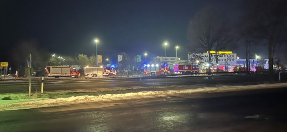 Großaufgebot der Feuerwehren bei  Gefahrguteinsatz in Niederaula