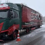 Herleshausen: LKW rutscht bei Winterglätte auf der A4 in die Leitplanke