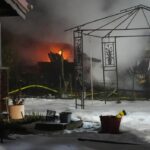 Löschversuche scheitern: Gartenlauben-Besitzer bei Brand verletzt