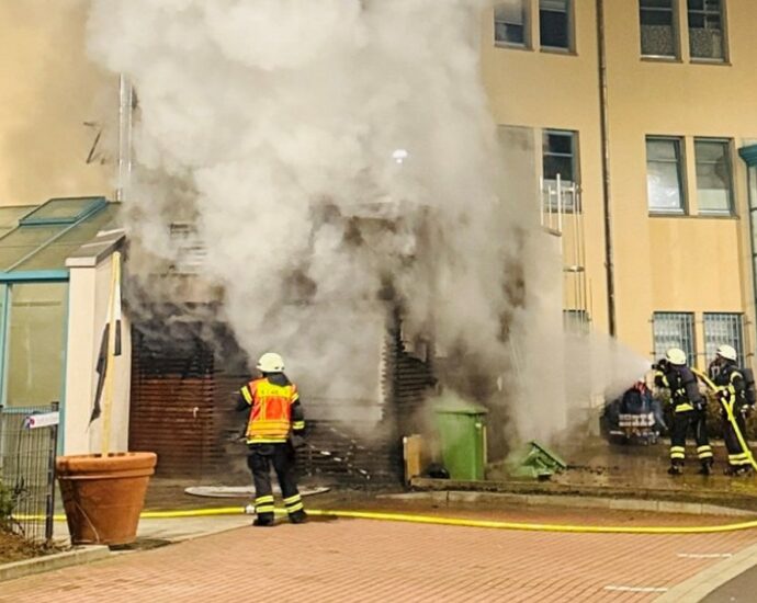 KS: Restaurant-Außenbereich nahe Leipziger Platz brannte