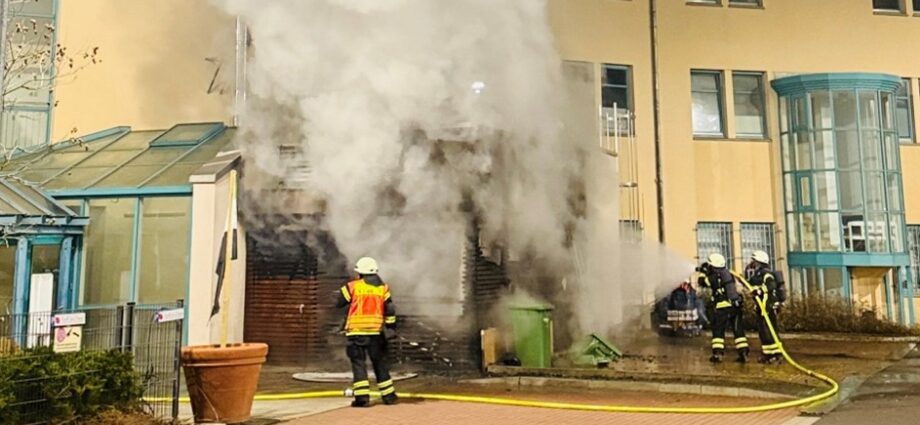 KS: Restaurant-Außenbereich nahe Leipziger Platz brannte KS: Restaurant-Außenbereich nahe Leipziger Platz brannte