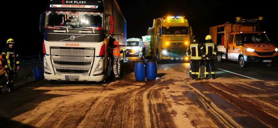 LKW-Tank auf A44 aufgerissen – Zuständigkeits-Wirrwarr an der Landesgrenze
