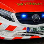 A49: Sattelzug prallt auf Standstreifen in Pkw – Mutter und Baby hatten Schutzengel dabei