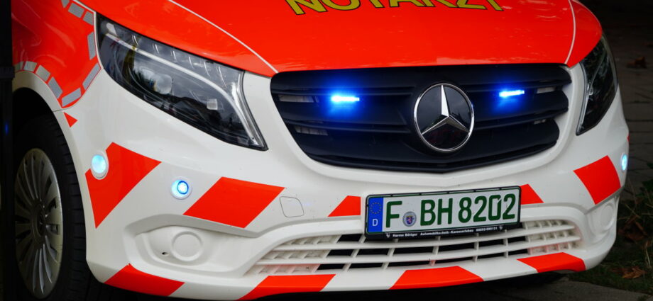 A49: Sattelzug prallt auf Standstreifen in Pkw – Mutter und Baby hatten Schutzengel dabei